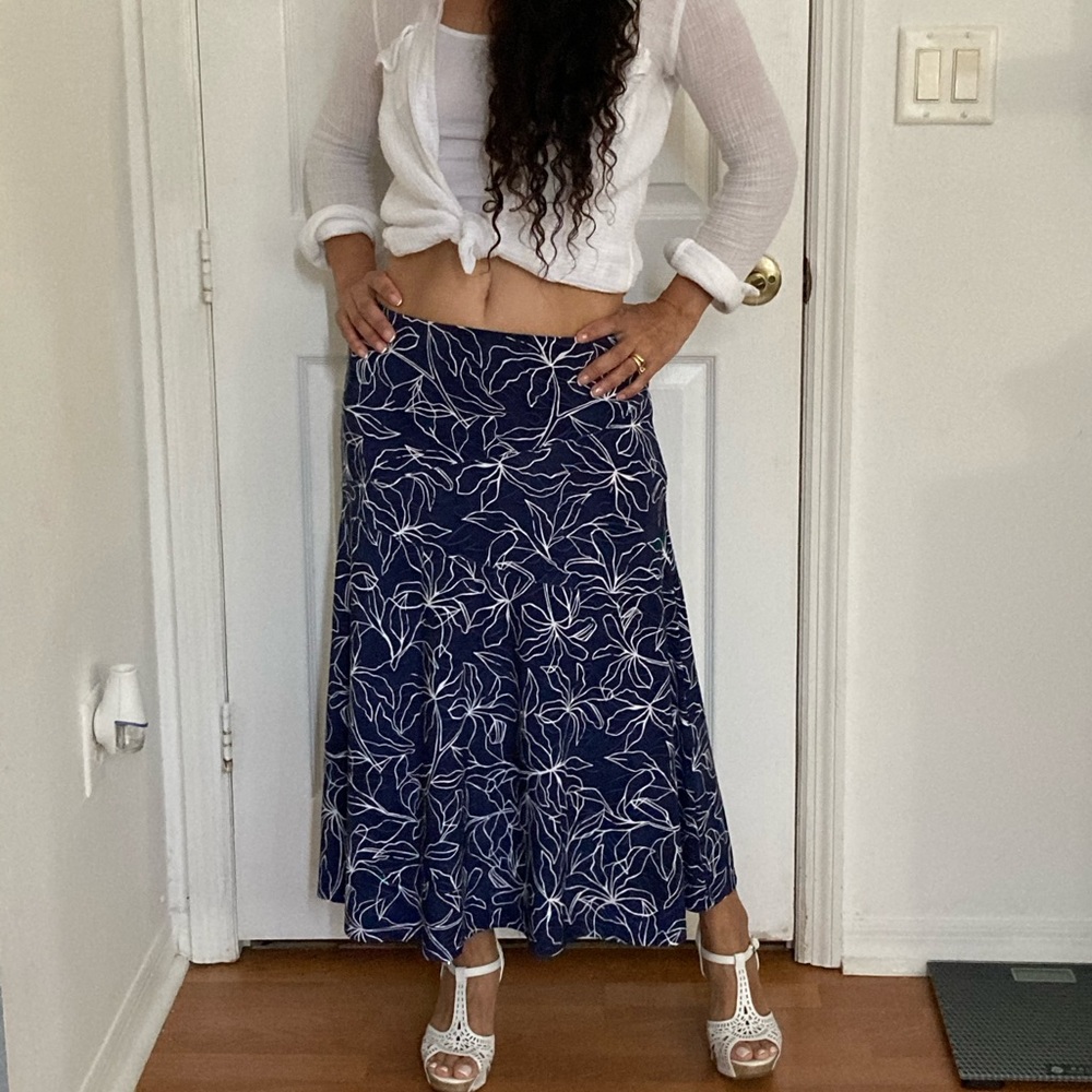 Beach skirt casual look fabric flows on the body